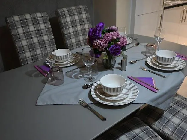 Central Located Apartment With Parking Cheltenham