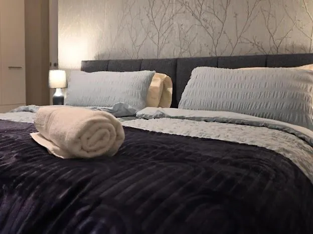 Central Located Apartment With Parking Cheltenham 0*,  United Kingdom