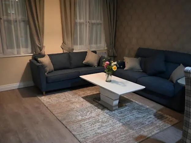 Central Located Apartment With Parking Cheltenham 0*,
