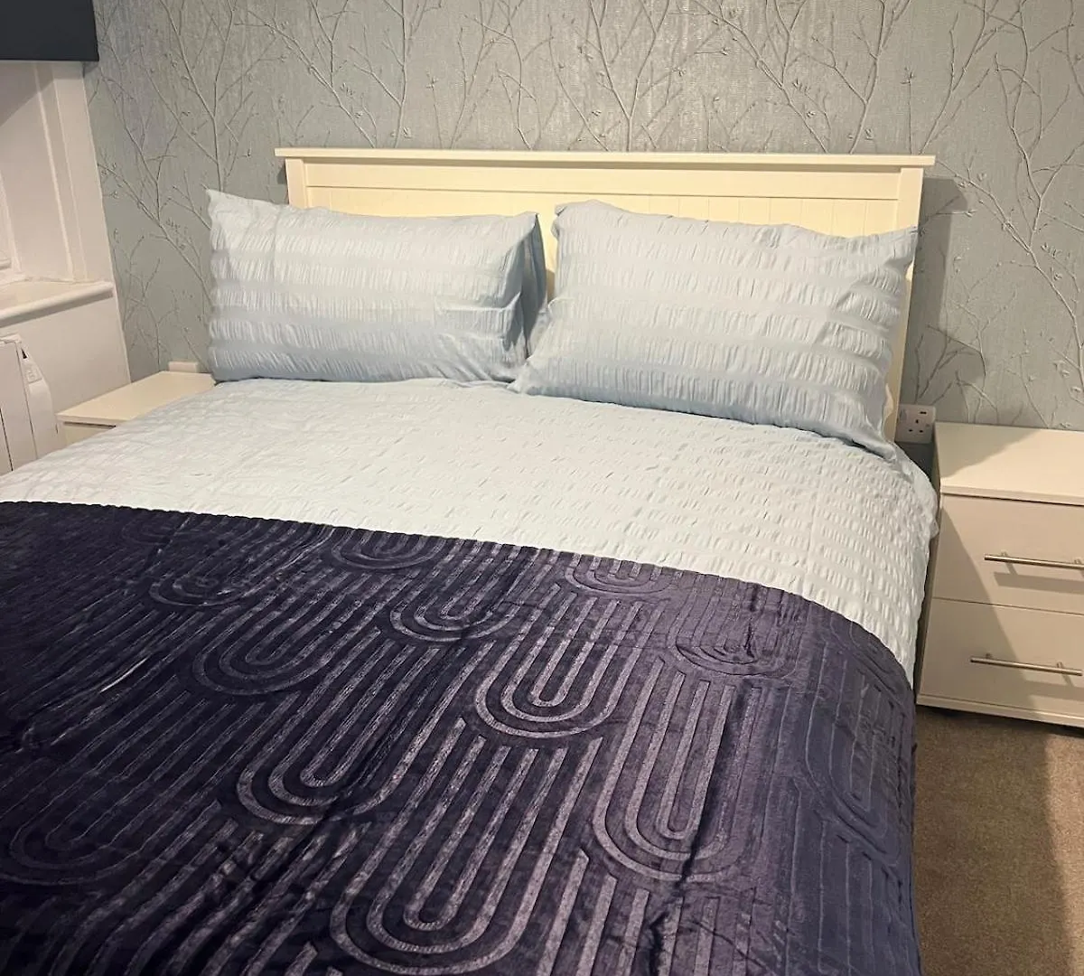 Central Located Apartment With Parking Cheltenham